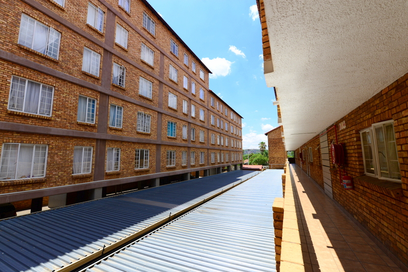 Leandra Bella Donna West End (1)